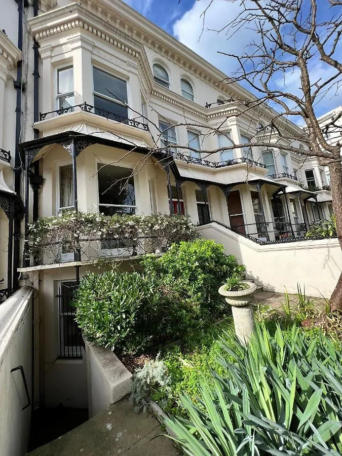 Pretty Studio, 2 Minutes To Beach! Self-Contained. 브라이턴 영국